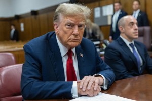 Trump se queja de ley mordaza, una orden de silencio parcial sobre su juicio penal