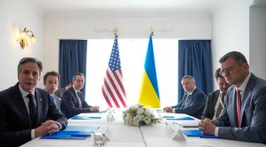 Blinken y canciller ucraniano piden al Congreso de EEUU que apruebe “urgentemente” la ayuda a Ucrania