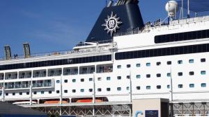 Crucero con decenas de bolivianos a bordo sigue retenido en España: crece la incertidumbre entre los pasajeros