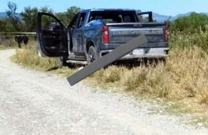 Autoridades mexicanas hallaron tres cadáveres maniatados con cinta adhesiva en una camioneta abandonada