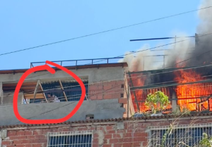 EN IMÁGENES: se registra incendio de una casa en Baruta con sus habitantes dentro este #12Abr