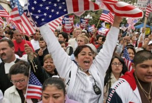 Latinos en EEUU siguen enfrentando estereotipos y barreras laborales