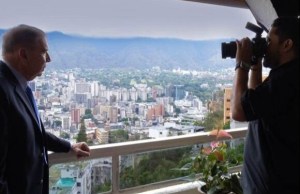 Edmundo González está en Caracas: Divulgan imágenes del detrás de cámaras de su reciente sesión fotográfica (FOTOS)