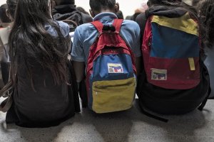 ¿Cuántos niños no van a la escuela en Venezuela?