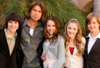 Irreconocibles: El elenco de la exitosa serie “Hannah Montana” 18 años después