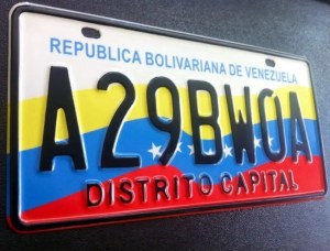 ¿Vehículos en Venezuela pueden circular con placas viejas?