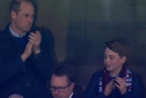 El príncipe Guillermo y Jorge asisten a un partido de fútbol tras el anuncio de cáncer de Kate