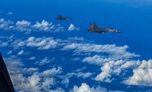 Avión estadounidense sobrevuela Estrecho de Taiwán tras llamada entre titulares de Defensa