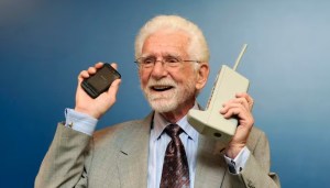 Un “ladrillo”, un saludo arrogante y un cómic como inspiración: la singular historia del primer llamado por teléfono celular