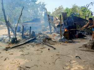 Subida de tensión eléctrica originó cortocircuito que achicharró un rancho en La Arenosa de Barinas