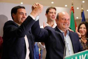 Nacionalistas ganaron los comicios vascos pero independentistas les empataron a 27 escaños
