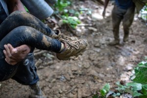 Venezolana quedó varada en el Darién con sus dos hijos (Video)