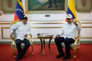 El País: Venezuela y Ecuador, una prueba de fuego para la diplomacia de Petro
