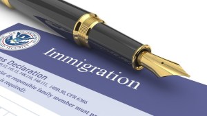 Cambios en EEUU: entra en vigor el aumento de tarifas del Servicio de Inmigración