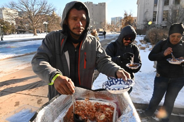 Venezuelan migrants flee Mexican food donations in Colorado
