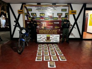 Detenido miembro de la banda de “El Grillo” con 21 panelas de marihuana en Aragua (Fotos)