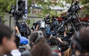 Mujeres periodistas sufren un ciberacoso “en aumento” y cada vez más habitual