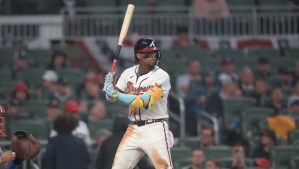 Ronald Acuña Jr. guía a los Bravos al triunfo sobre los Mets en las Grandes Ligas (Videos)