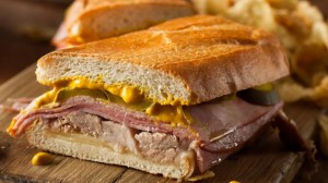Un sándwich fue el verdugo de hombre que esperaba un almuerzo tranquilo en un bar