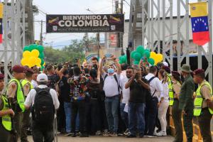 Colombia y Venezuela abrieron paso vehicular en el puente internacional La Unión