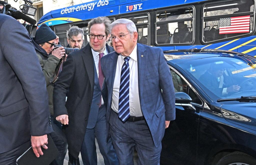 Inicia juicio por corrupción del senador Bob Menéndez que involucra “sobornos” con lingotes de oro