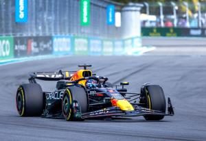Verstappen extendió su dominio con la pole de la carrera esprint del Gran Premio de Miami