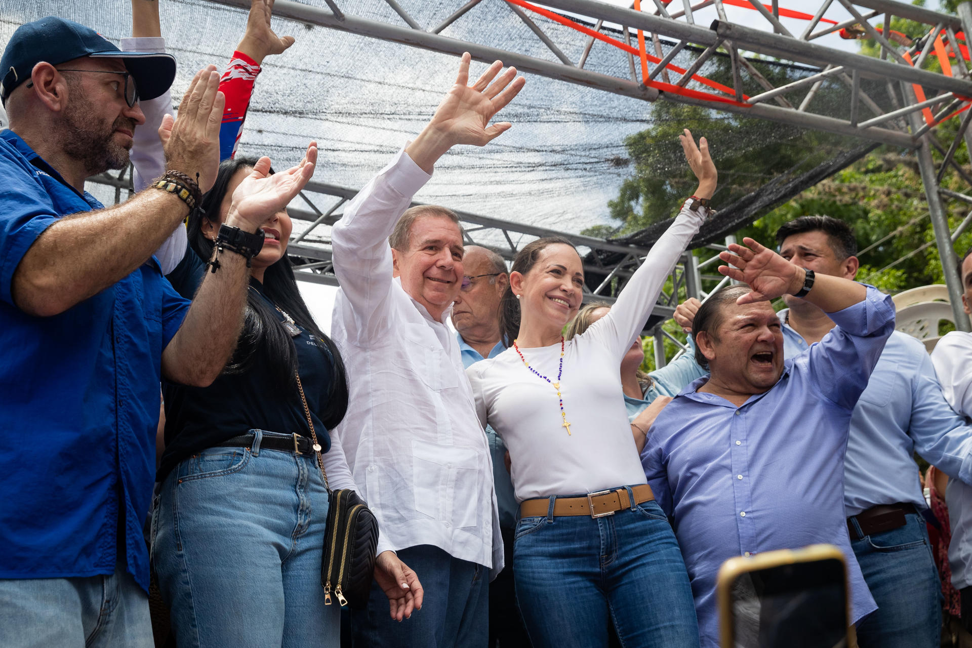 Reuters: Venezuelan opposition strikes a chord in uncommon presidential marketing campaign