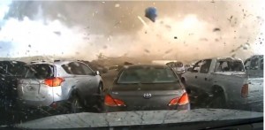 VIDEO impactante: Poderoso tornado destruyó en segundos almacén en Nebraska con 70 empleados en su interior