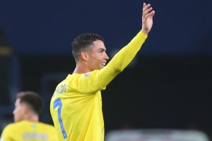 Show de Cristiano Ronaldo en el Al Nassr: golazo de volea, baile, gesto con Mané y la “aparición” de Messi
