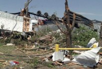 Hermanos salieron “volando” de su casa en Nebraska tras el paso de un tornado y sobrevivieron para contarlo
