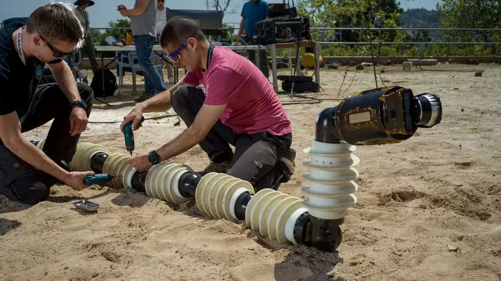 Nasa perfeccionó un “robot serpiente” para buscar vida en los océanos de Saturno