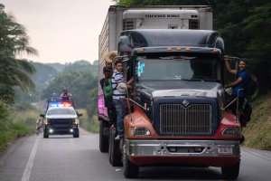 El oscuro y peligroso viaje en camiones de carga que enfrentan los migrantes para alcanzar el sueño americano