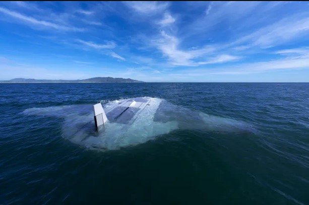 The “Manta Ray” stealth submarine, capable of sliding in the ocean without being detected to destroy enemies