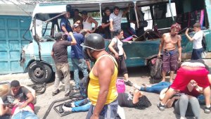 Fuerte accidente en la carretera vieja Caracas-La Guaira: reportan múltiples heridos este #6May (FOTOS)