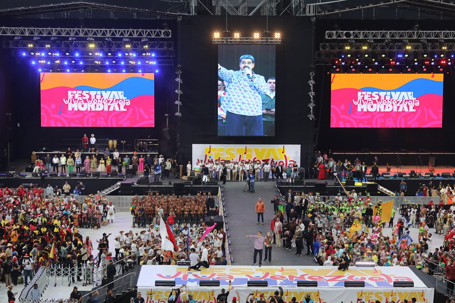 ¿Cuánto habrá costado? Chavismo copia a China con drones en el cielo durante festival de Maduro (VIDEO)