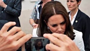 El insólito protocolo real de Kate Middleton: las cosas que tiene prohibido hacer