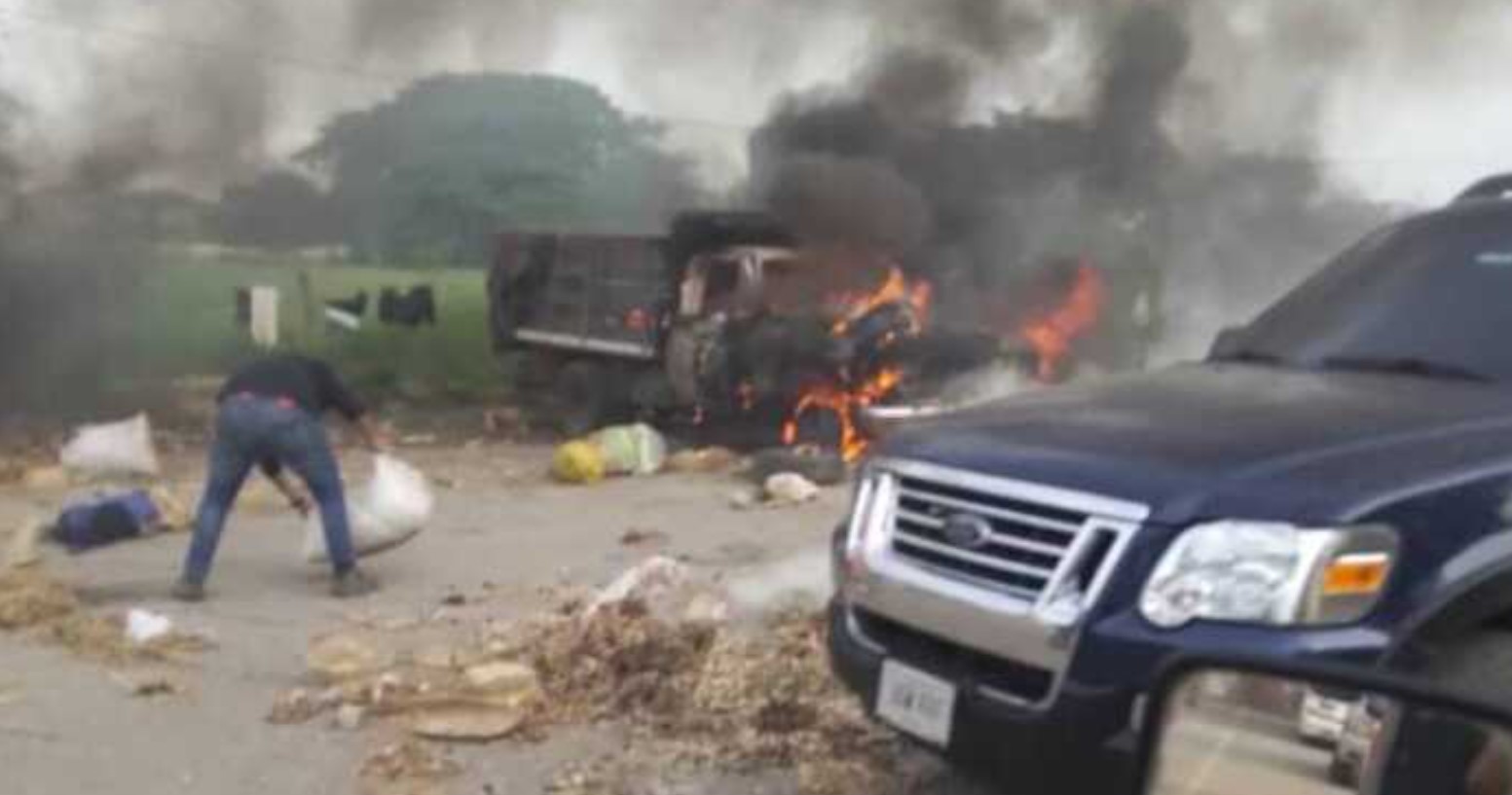 Protesta de Yukpas en Zulia se vuelve violenta tras 12 horas de tranca en la Troncal 6 (Video)