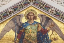 La poderosa oración de San Miguel Arcángel para abrir caminos de prosperidad