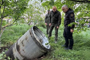 Rusia mata a tres civiles ucranianos en un nuevo ataque con misiles balísticos contra Odesa