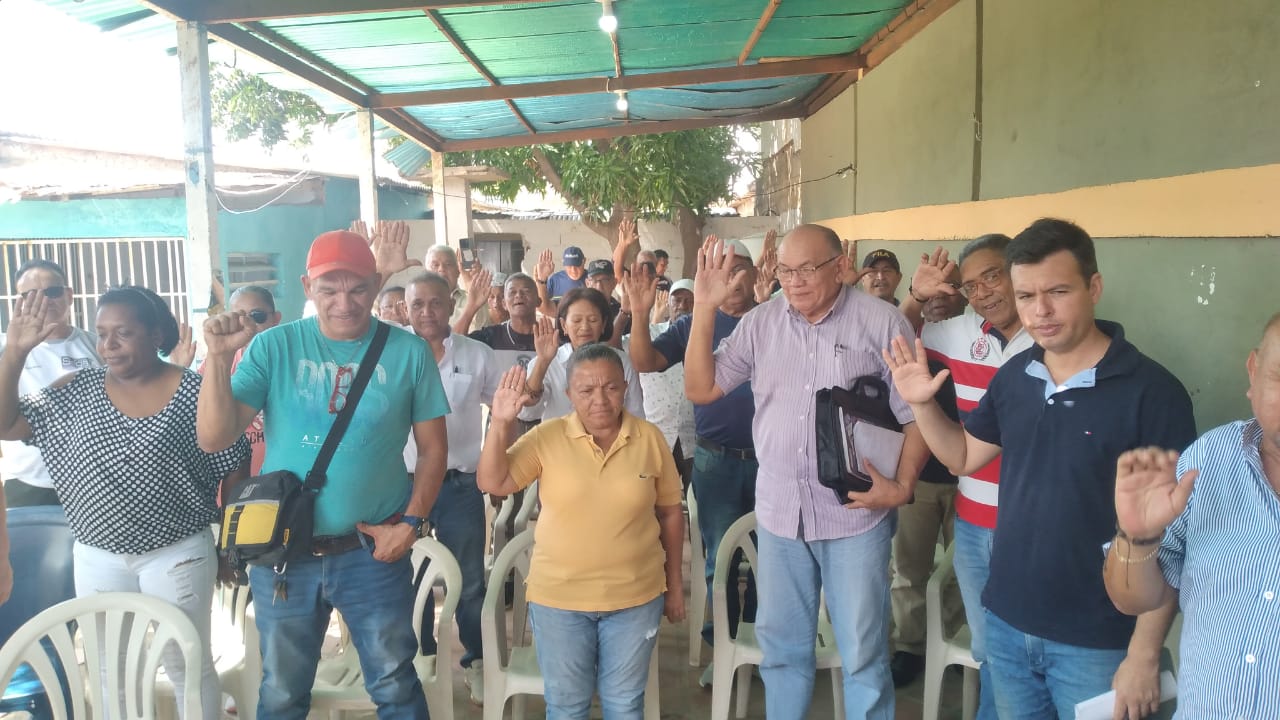 Juramentan a coordinadores de centros electorales en Coro a favor de Edmundo González