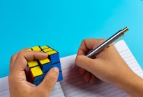 El Cubo de Rubik cumple 50 años: los secretos detrás del rompecabezas más simple y complicado de la historia