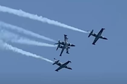 El inquietante momento en que dos jets de la Fuerza Aérea de EEUU se rozaron en el aire en Fort Lauderdale (VIDEO)