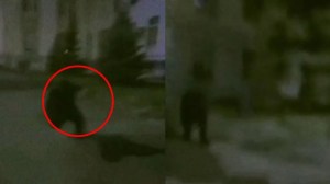¿Duende o fantasma? Un VIDEO registró el ataque de una extraña criatura a un joven en el medio de la noche