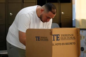 Los centros electorales cierran en Panamá y dan paso al conteo de votos