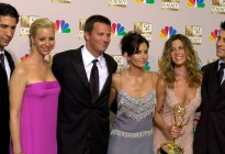 Courteney Cox, protagonista de “Friends”, contó que el fallecido actor Matthew Perry la visita (VIDEO)