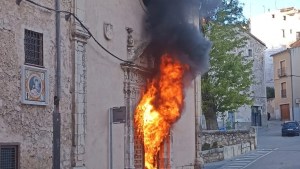 Detenido un hombre por prender fuego al convento de las Concepcionistas de Cuenca en España (VIDEO)