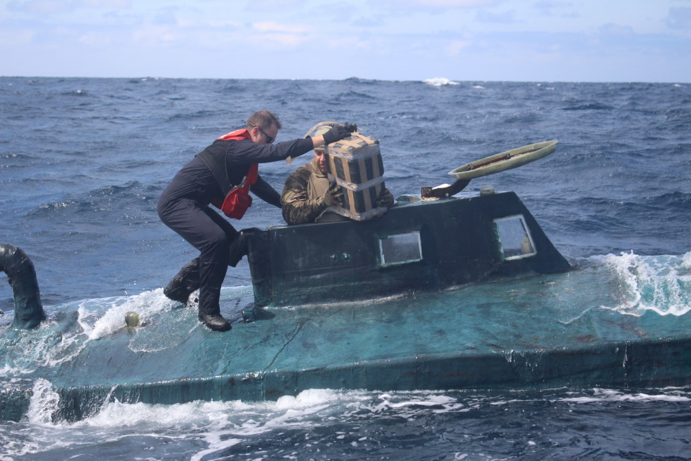 Desmantelan red de narcotráfico que construyó un mini submarino para transportar droga desde Latinoamérica hasta Europa
