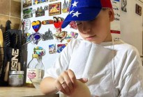 VIRAL: Niño venezolano le preparó arepas a sus compañeros de clase en Italia (VIDEO)