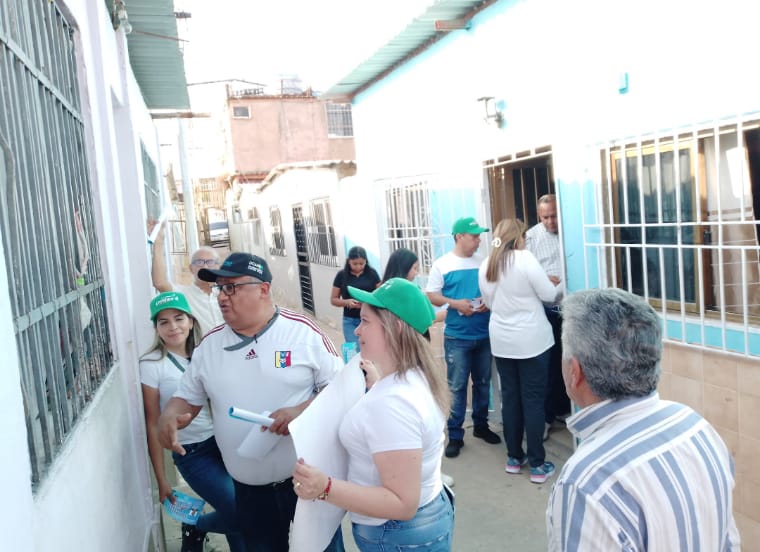 Abogados de Anzoátegui también hacen “casa por casa” a favor de la Unidad