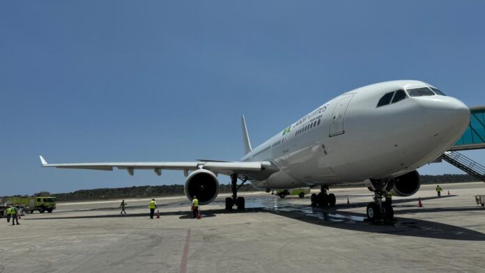 Avión de la aerolínea Laser que cubrirá la ruta Caracas-Madrid arribó a Venezuela este #1Jun (VIDEO)
